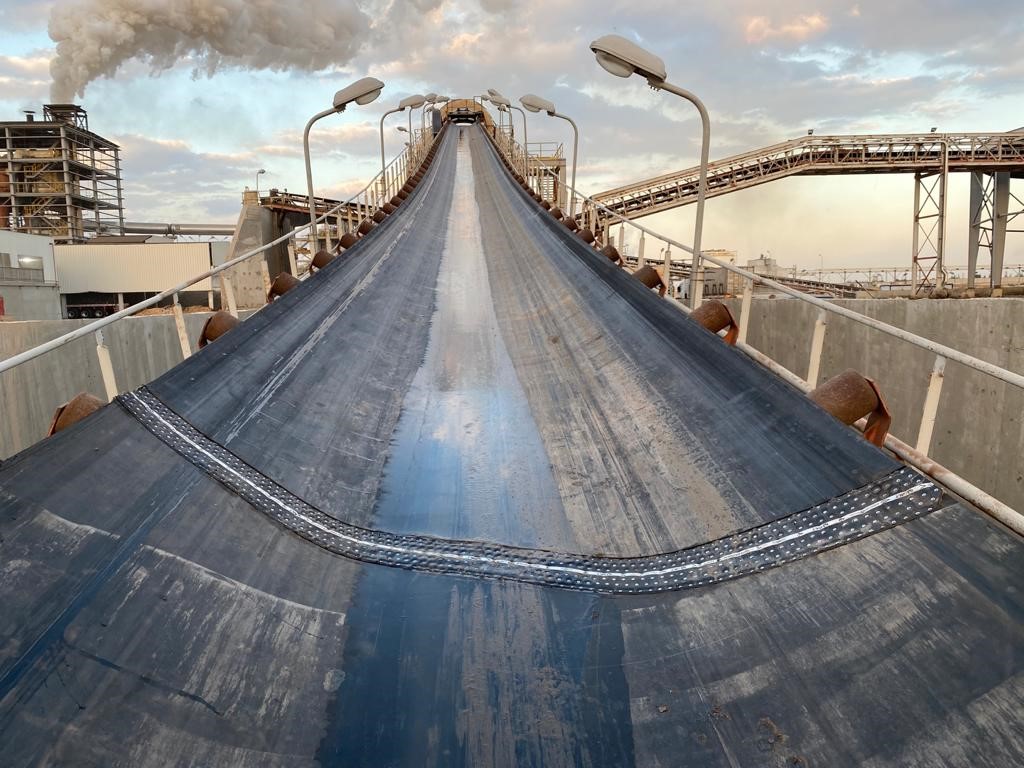 Schwerbandverbindung in einer Zementfabrik