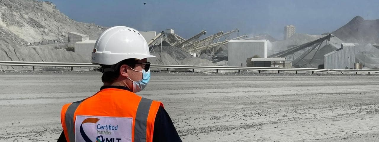 Zertifizierter Installateur in einem Steinbruch